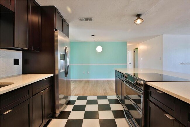 Building Photo - 7355 Cass Cir