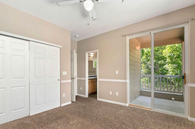 Building Photo - 2862 Kansas Dr