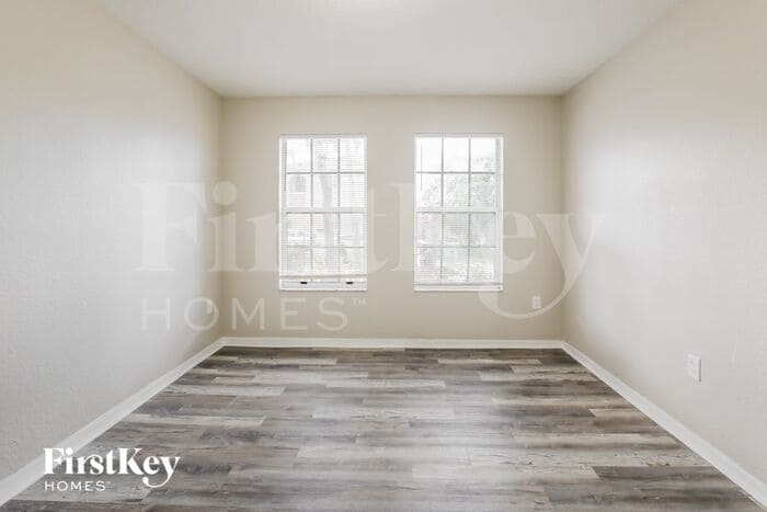 Building Photo - 10561 SW 161st Ave