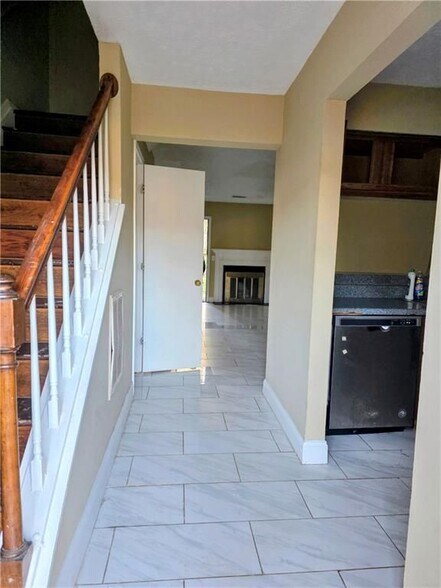 Building Photo - 4672 Longman Way