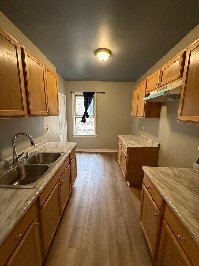 Building Photo - 3104 W 64th St