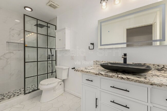 Building Photo - 2738 E Silverwood Dr