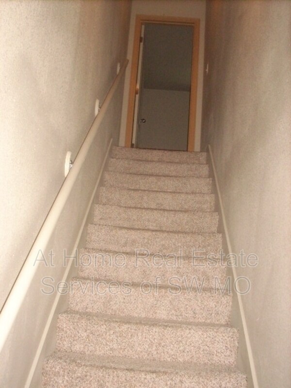 Building Photo - 616 S Rilynn