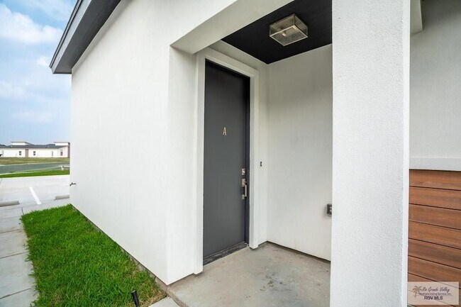 Building Photo - 3508 Hidalgo Cir