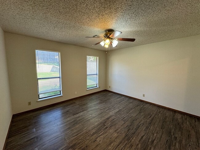 Building Photo - 3 bed 2 bath in Norman, West side, close to everything! cute and clean ready for move in!