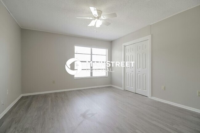 Building Photo - 4 Bedroom Pet-Friendly Home in Deltona, FL with Main Street Renewal