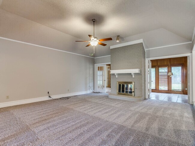 Building Photo - Large Corner Lot - 4 Bed/2.5 Bath + Study - 1 mile from PC North High School