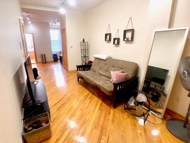 Building Photo - 402 Grand St