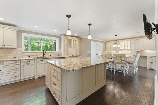 Building Photo - 121 Indian Meadow Dr