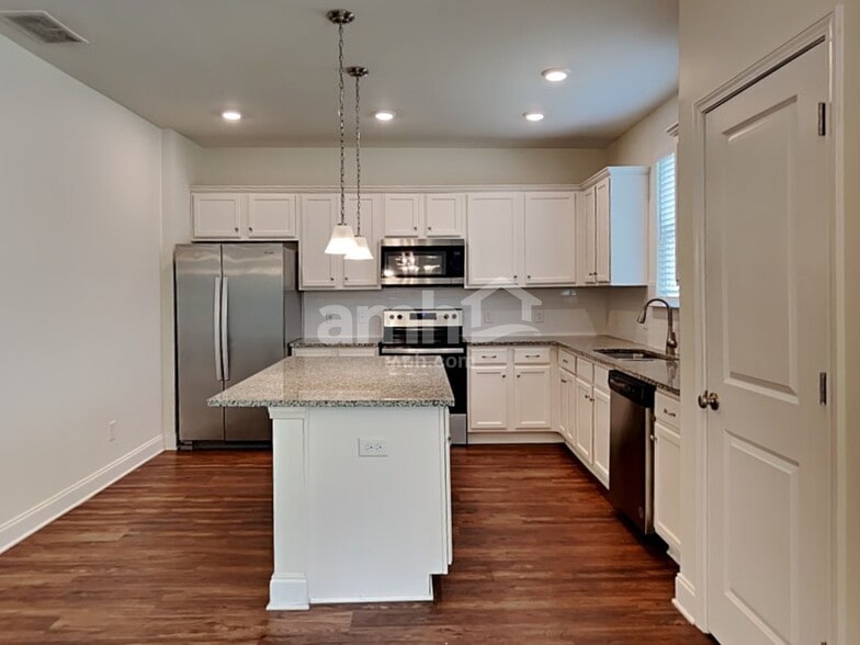 Building Photo - 603 Lake Vista Court