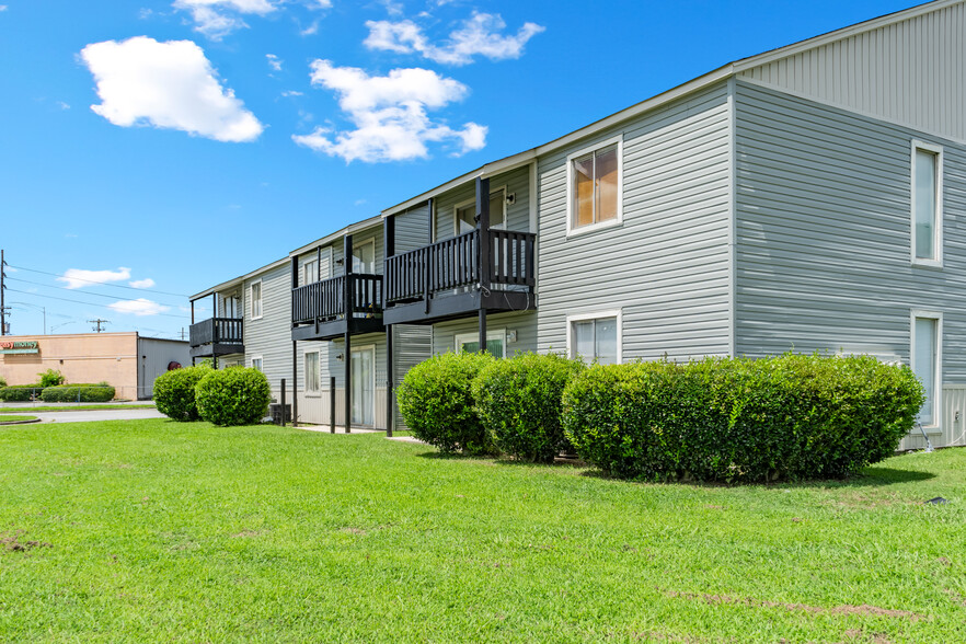 Primary Photo - Blossom Wood Apartments