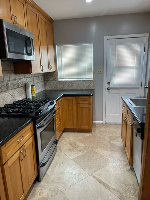 Building Photo - 15312 Ermanita Ave