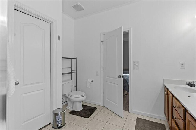 Building Photo - 293 Jordan St SE