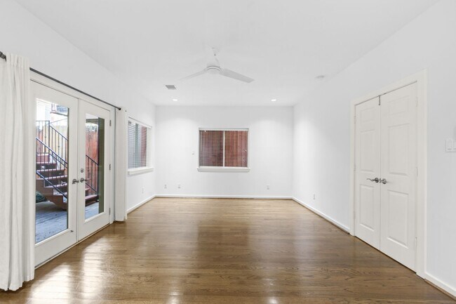 Building Photo - Live Near Memorial Park! Spacious 3BR with...