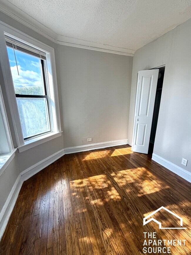 Building Photo - 6959 S Paxton Ave