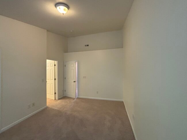Building Photo - 18 Sharpstone Ln