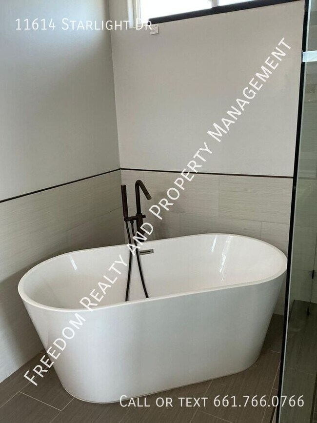 Building Photo - 11614 Starlight Dr