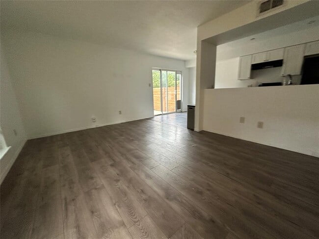 Building Photo - 6003 Cougar Dr