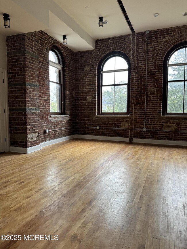 Primary Photo - 179 Chelsea Ave