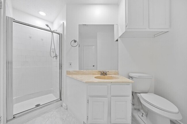 Building Photo - 2406 Parkwood Ln
