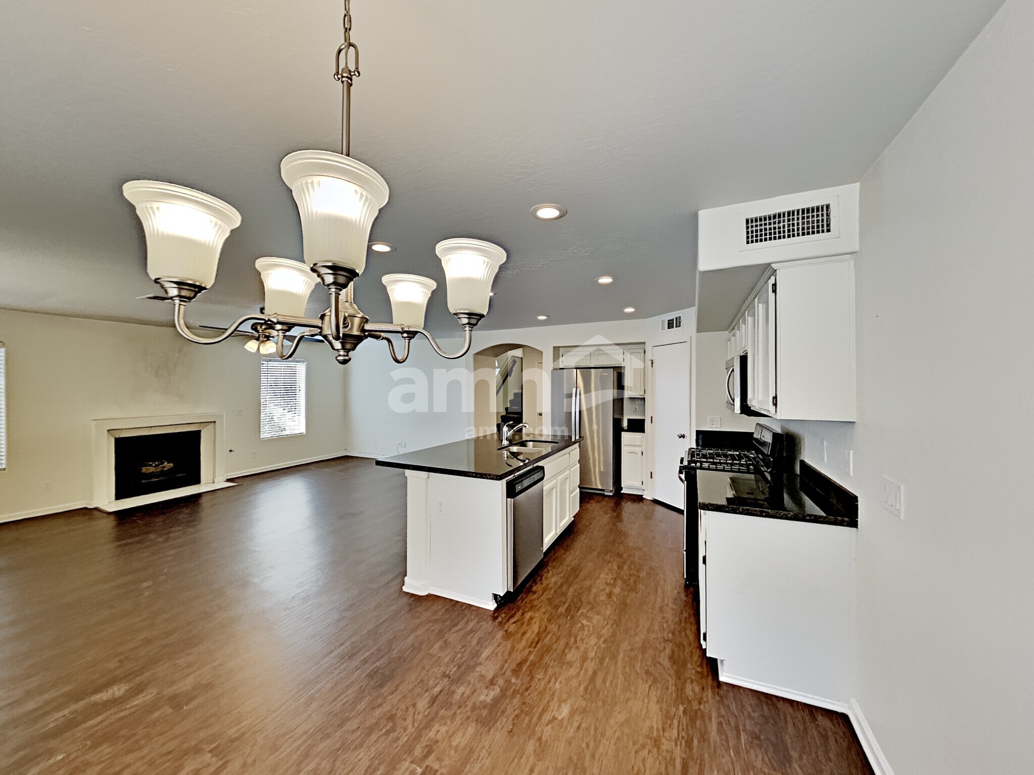 Building Photo - 518 W San Remo St
