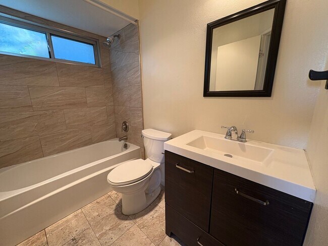 Building Photo - ***Move-in special 1/2 off 1st months rent...
