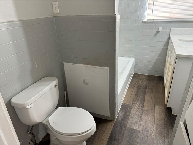 Building Photo - 7920 Findlay St