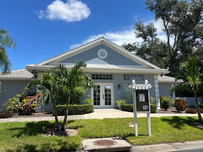 Building Photo - Fabulous Newly available Seasonal Rental i...