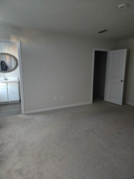 Master Bedroom - 906 Hattie Ln