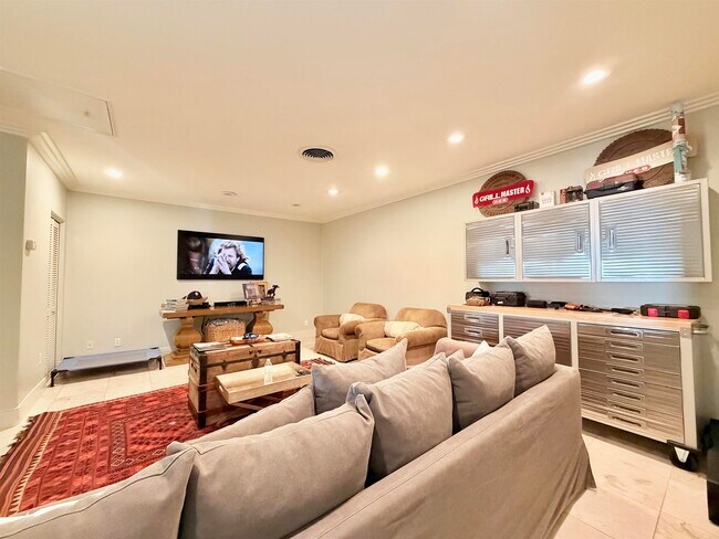 Building Photo - 205 McPherson Dr