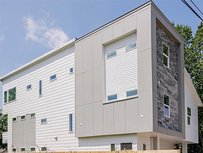 Building Photo - 4303 Chester St