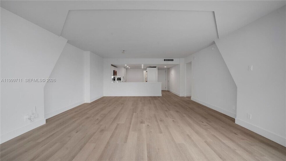 Building Photo - 555 NE 34th St