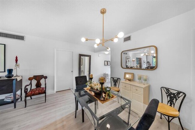 Building Photo - 901 Cypress Grove Dr