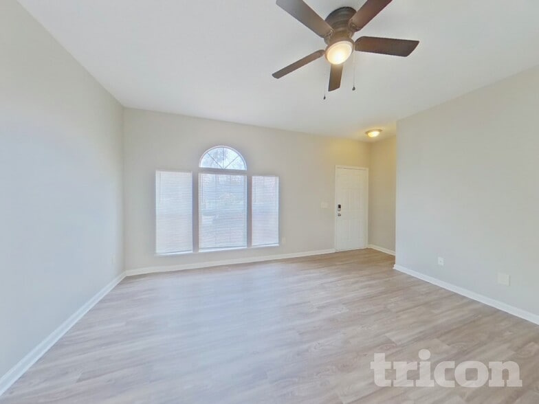 Building Photo - 62 Sweet Thorne Cir