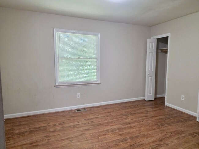 Building Photo - 1225 Oakplace Dr SW