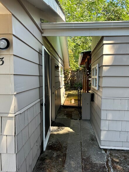 Building Photo - 3073 Alder St