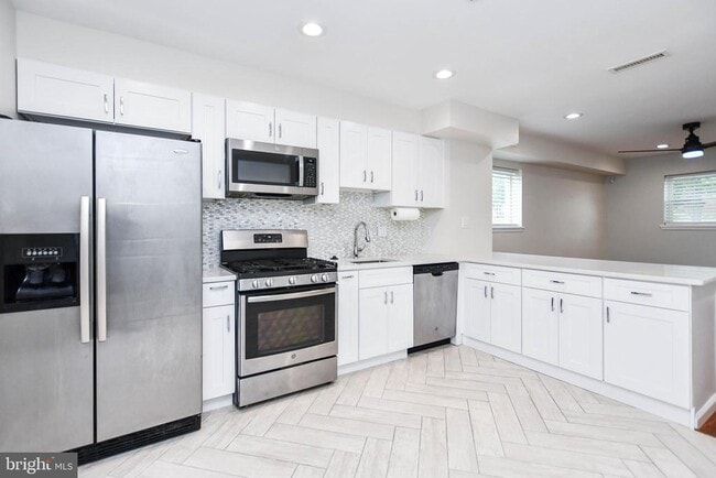 Building Photo - 531 Hilltop Terrace SE