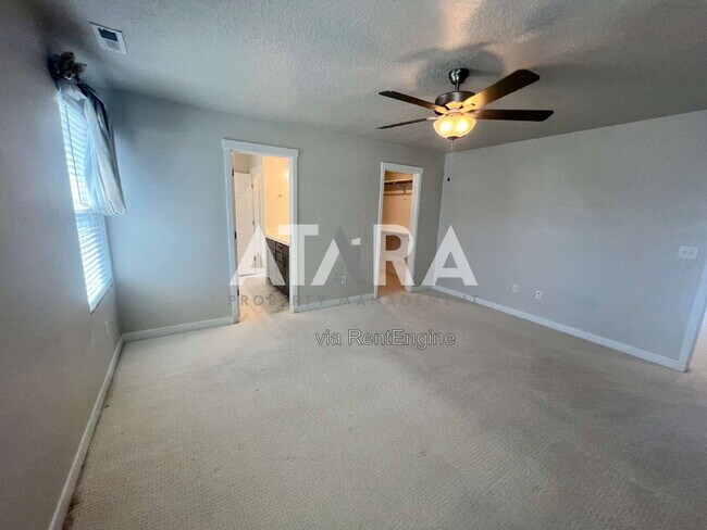 Building Photo - 1754 Oakwood Ln