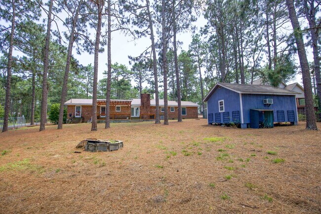 Building Photo - Retro Ranch only minutes from downtown Sou...