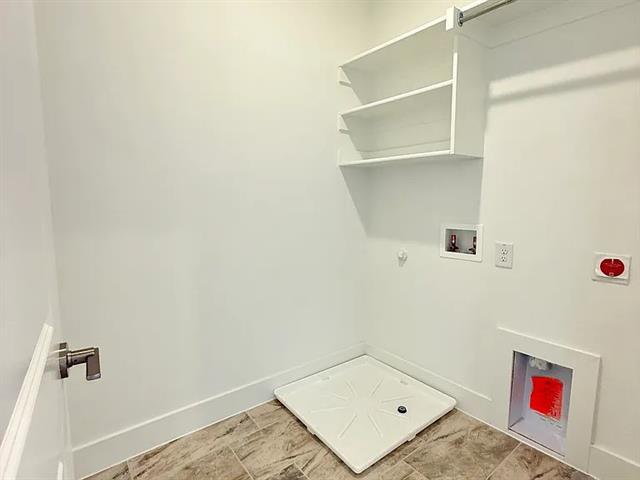 Building Photo - 2556 Campden Mews