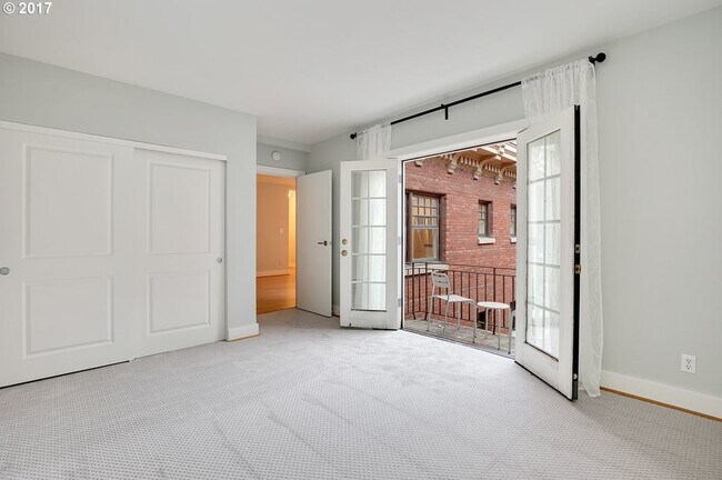Building Photo - 1829 NW Lovejoy St