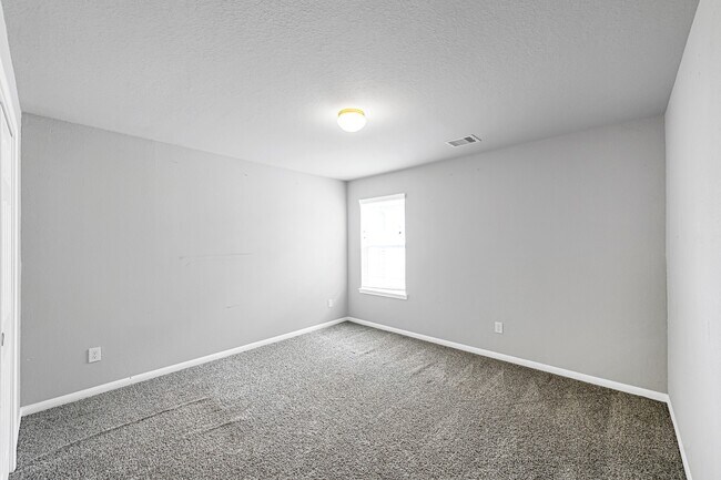 Building Photo - 5462 Grand View Dr