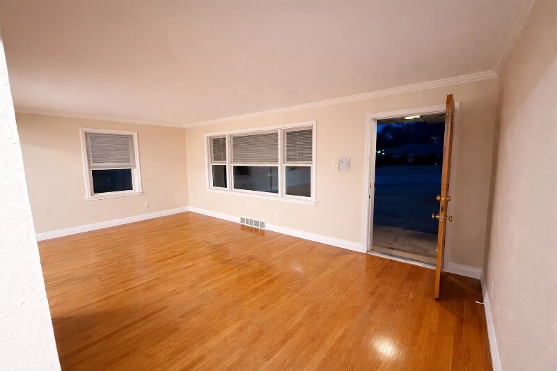 Building Photo - 1295 Chambers Rd