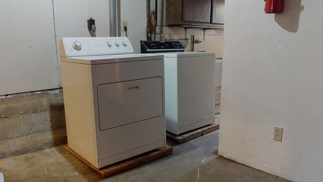 Building Photo - Flexible 4BD/3BA Home w/ Bonus Private Suite – Steps to Taraval Shops