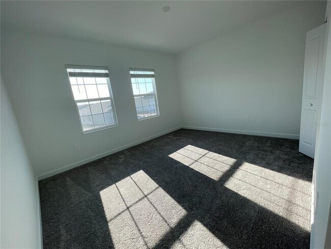 Building Photo - 5267 Dagenham Dr