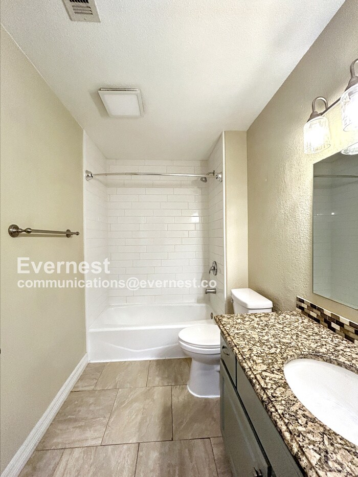 Building Photo - 2701 Deeringhill Dr