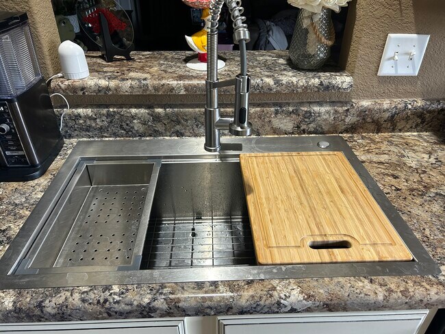 Building Photo - 159 Harvick Cir