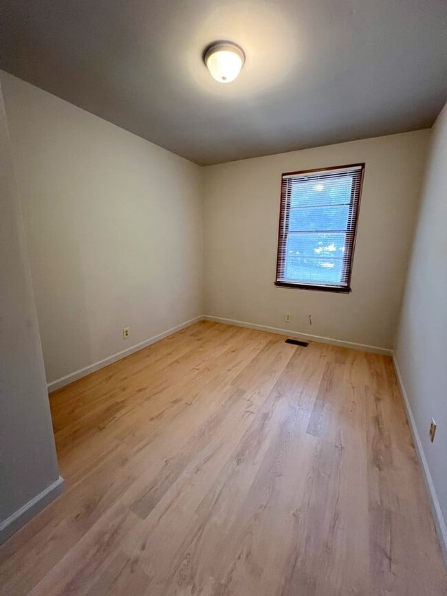 Building Photo - Charming Single-Family Home!