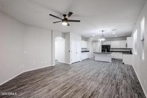 Building Photo - 18009 W Sunnyslope Ln