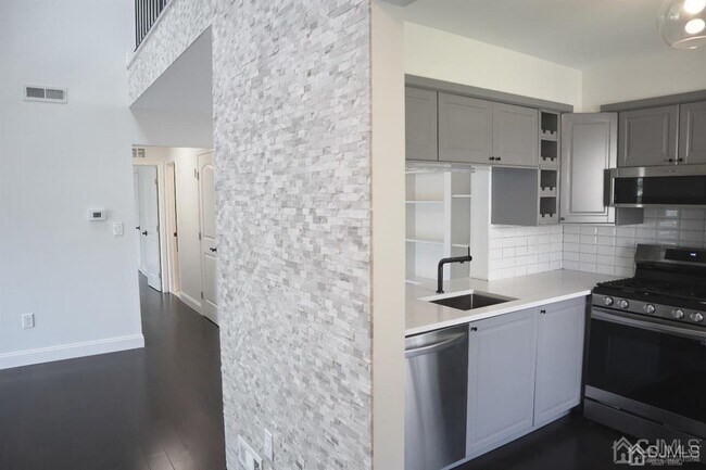 Building Photo - 1306 Commons at Kingswood Dr